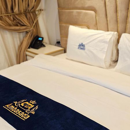 Hotel Ambasada Qta Paskuqan Екстер'єр фото