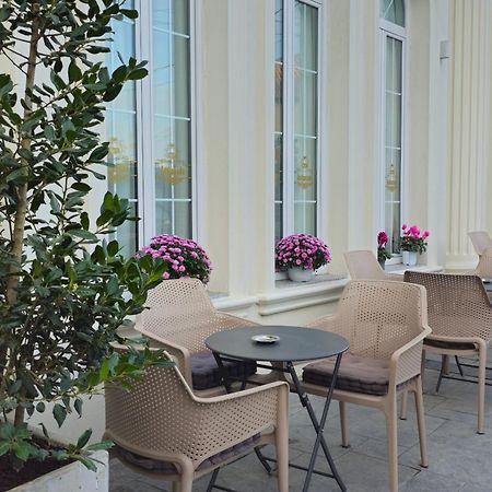 Hotel Ambasada Qta Paskuqan Екстер'єр фото