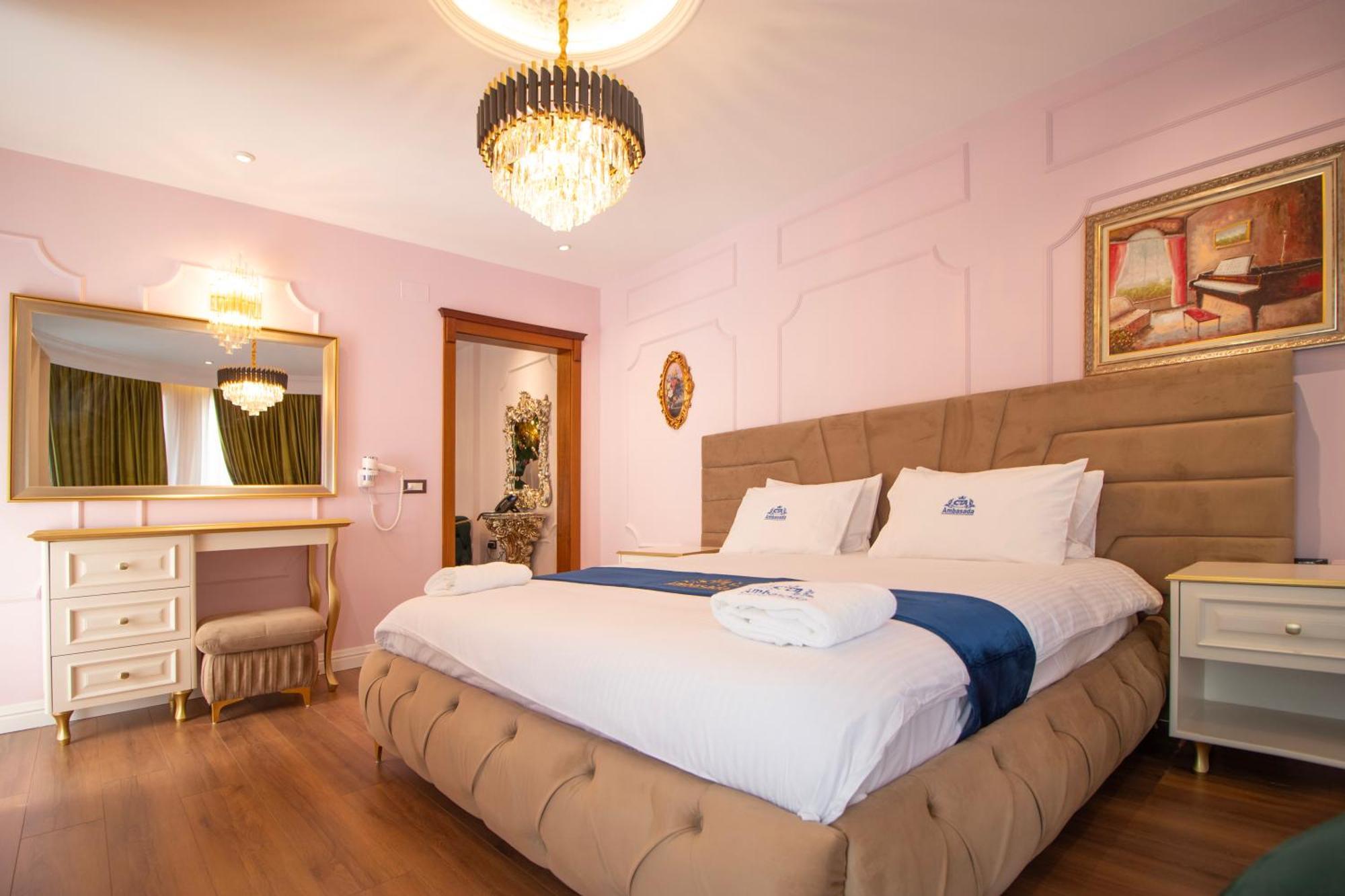 Hotel Ambasada Qta Paskuqan Екстер'єр фото