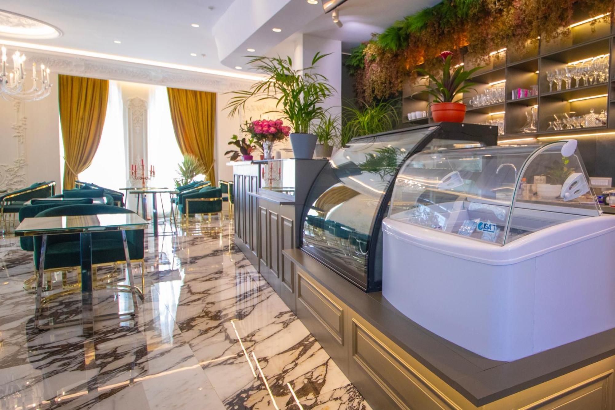 Hotel Ambasada Qta Paskuqan Екстер'єр фото