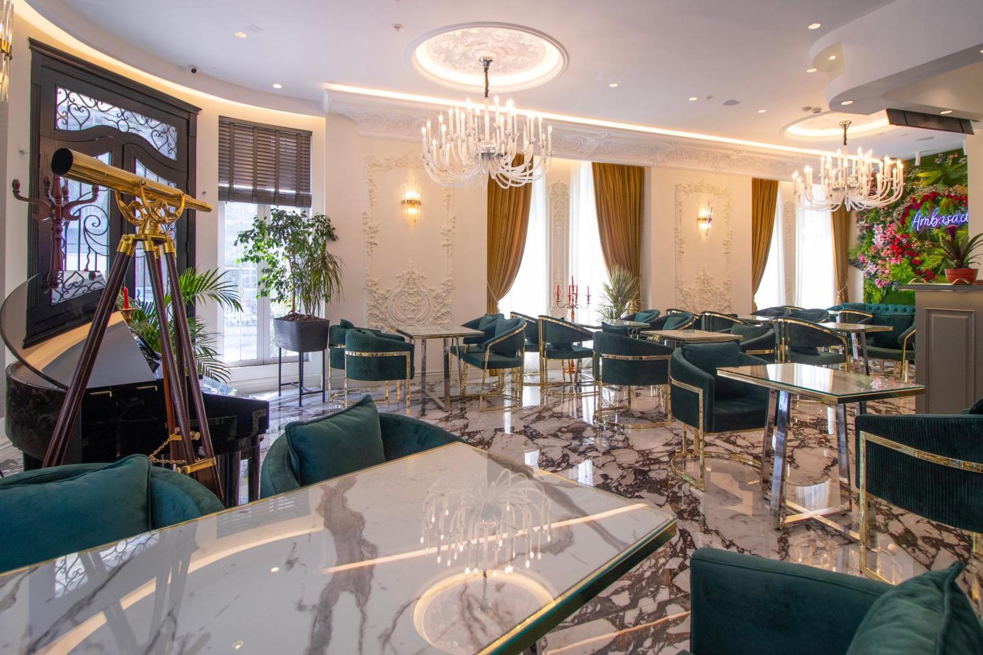 Hotel Ambasada Qta Paskuqan Екстер'єр фото