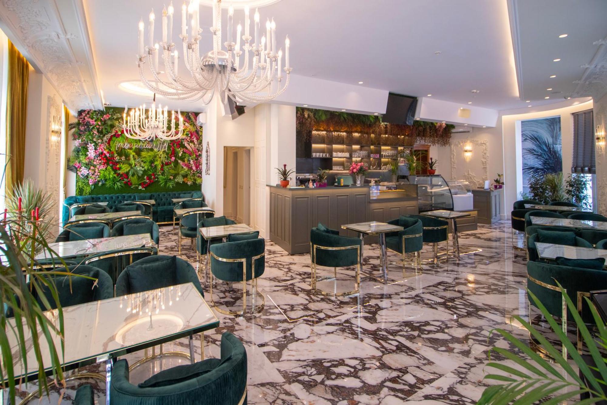 Hotel Ambasada Qta Paskuqan Екстер'єр фото