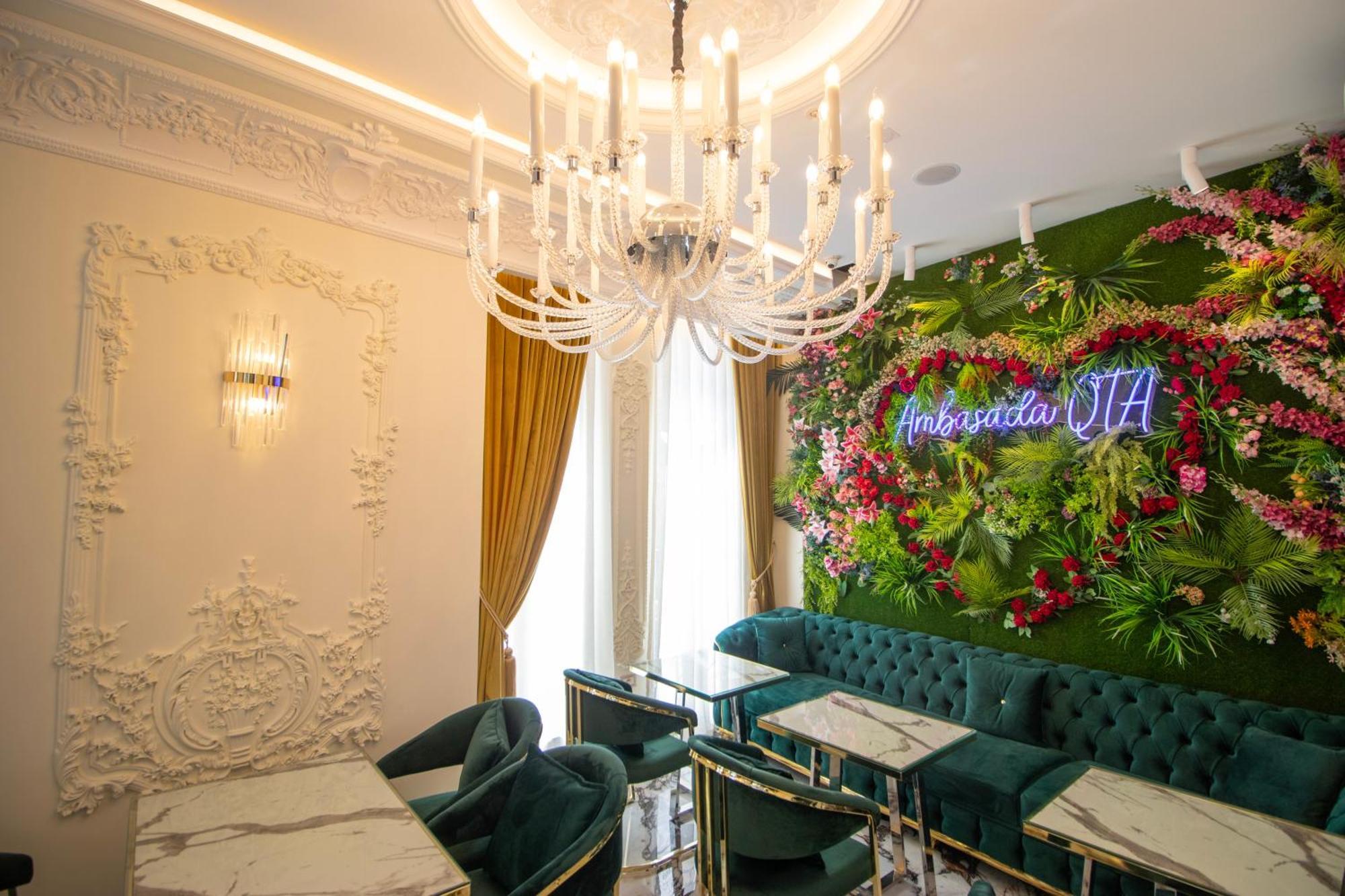 Hotel Ambasada Qta Paskuqan Екстер'єр фото