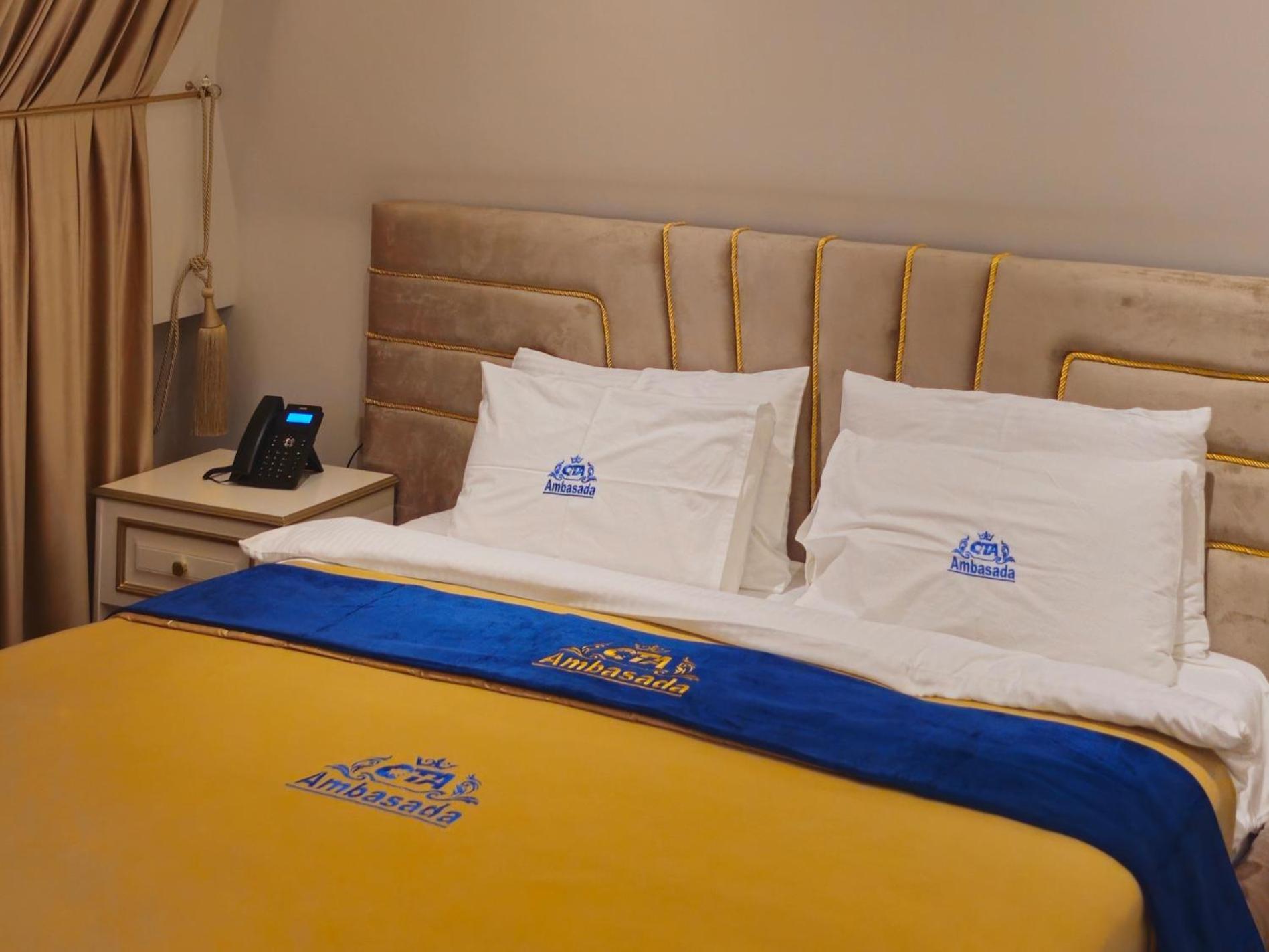 Hotel Ambasada Qta Paskuqan Екстер'єр фото