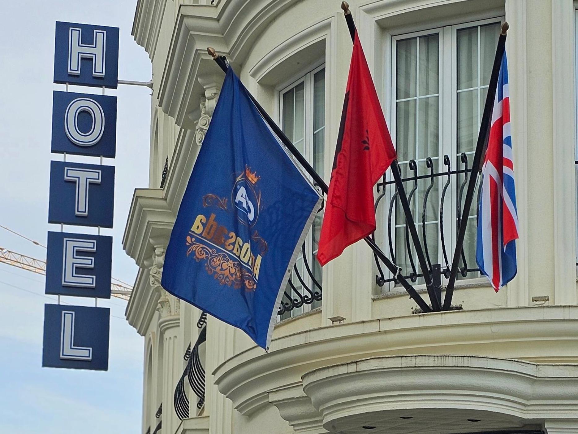 Hotel Ambasada Qta Paskuqan Екстер'єр фото