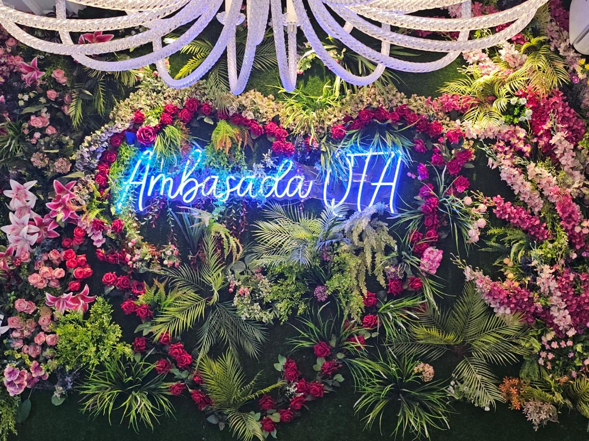 Hotel Ambasada Qta Paskuqan Екстер'єр фото
