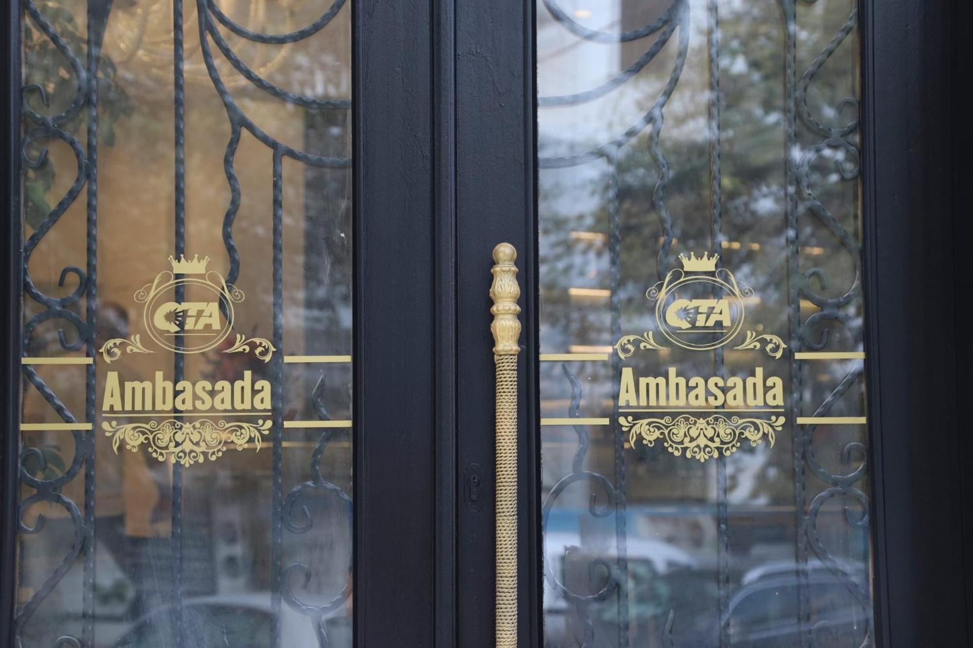Hotel Ambasada Qta Paskuqan Екстер'єр фото